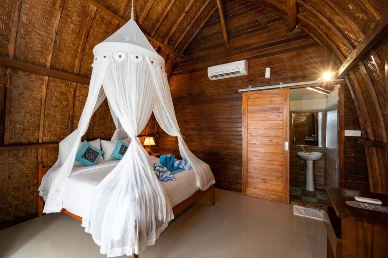 Sundi Ocean Bungalow By Abm Toyapakeh Exteriör bild